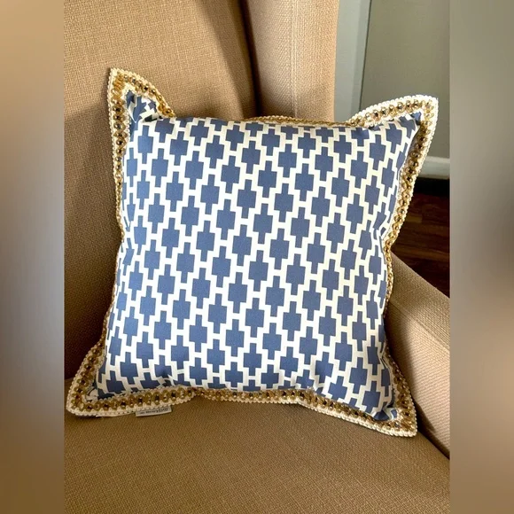 BROYHILL Geometric Blue and White Throw Pillow 18x18 - Picture 1 of 5